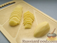 Фото приготовления рецепта: Салат с ветчиной и картофелем, под душистым грибным маслом - шаг №3