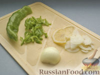Фото приготовления рецепта: Салат с ветчиной и картофелем, под душистым грибным маслом - шаг №4