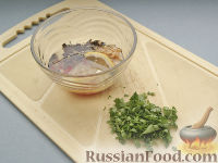 Фото приготовления рецепта: Салат с ветчиной и картофелем, под душистым грибным маслом - шаг №6