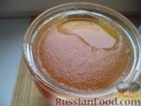 Фото приготовления рецепта: Витаминная смесь из сухофруктов, меда и орехов - шаг №5