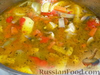Фото к рецепту: Суп со свининой,  шампиньонами и  болгарским перцем
