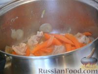 Фото приготовления рецепта: Суп со свининой,  шампиньонами и  болгарским перцем - шаг №8