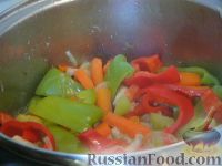 Фото приготовления рецепта: Суп со свининой,  шампиньонами и  болгарским перцем - шаг №9