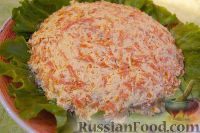 Фото приготовления рецепта: Слоеный салат с куриной печенью «Одуванчики» - шаг №10