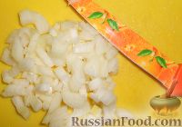 Фото приготовления рецепта: Солянка из свежей капусты с рисом и сосисками - шаг №3