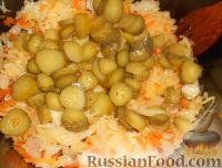 Фото приготовления рецепта: Солянка из свежей капусты с рисом и сосисками - шаг №12