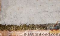 Фото приготовления рецепта: Урамаки-роллы с семгой и икрой мойвы - шаг №11