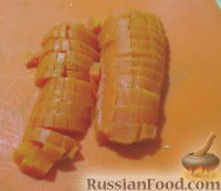 Фото приготовления рецепта: Слоёные рулетики с ветчиной, сыром и чесноком - шаг №13