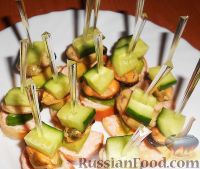 Фото к рецепту: Канапе с мидиями и авокадо