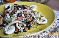 Фото приготовления рецепта: Салат из мидий с кальмарами - шаг №12