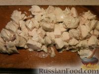 Фото приготовления рецепта: Салат из курицы с ананасами - шаг №2