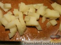 Фото приготовления рецепта: Салат из курицы с ананасами - шаг №4