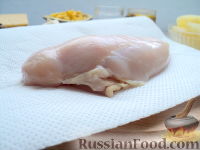 Фото приготовления рецепта: Салат с курицей и ананасом - шаг №2