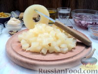 Фото приготовления рецепта: Салат с курицей и ананасом - шаг №7