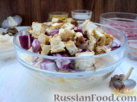Фото приготовления рецепта: Салат с курицей и ананасом - шаг №13