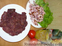 Фото приготовления рецепта: Теплый салат с куриной печенью и беконом - шаг №1