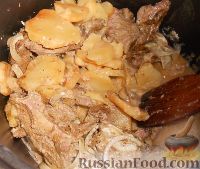 Фото приготовления рецепта: Картофель, тушенный с печенкой - шаг №15