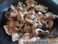 Фото приготовления рецепта: Желудки куриные в сметане - шаг №4