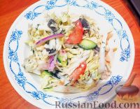 Фото к рецепту: Салат "Легкий" с китайской капустой, курицей и грибами