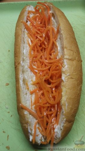 Хот-дог с корейской морковкой