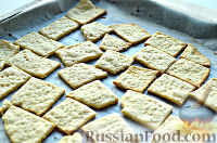 Фото приготовления рецепта: Соленые крекеры с кунжутом - шаг №12