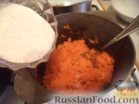 Фото приготовления рецепта: Запеканка из моркови с творогом - шаг №6