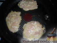 Фото приготовления рецепта: Куриные отбивные в сырном кляре - шаг №6