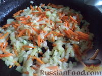 Фото приготовления рецепта: Украинский борщ со свиной ножкой и фасолью - шаг №8