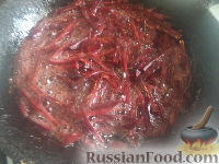 Фото приготовления рецепта: Украинский борщ со свиной ножкой и фасолью - шаг №6