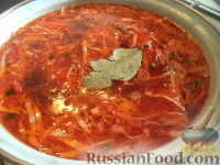 Фото приготовления рецепта: Украинский борщ со свиной ножкой и фасолью - шаг №10