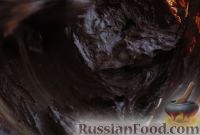Фото приготовления рецепта: Очень шоколадный пирог "Зебра" - шаг №10