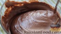 Фото приготовления рецепта: Очень шоколадный пирог "Зебра" - шаг №12