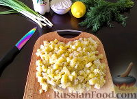 Фото приготовления рецепта: Салат с курицей, помидорами и сыром - шаг №8