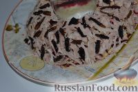 Фото приготовления рецепта: Салат «Гранатовый браслет» с курицей и черносливом - шаг №7