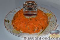 Фото приготовления рецепта: Салат «Гранатовый браслет» с курицей и черносливом - шаг №9