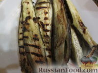 Фото приготовления рецепта: Ржаные блинчики с начинкой из баклажанов, грибов и сыра - шаг №3