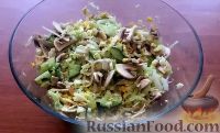 Фото к рецепту: Салат с пекинской капустой и свежими грибами