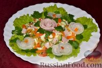 Фото к рецепту: Праздничный салат с ветчиной и болгарским перцем