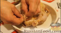 Фото приготовления рецепта: Курица, запеченная с яблоками и апельсинами - шаг №9