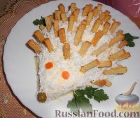 Фото к рецепту: Слоеный салат "Ёжик" с сухариками
