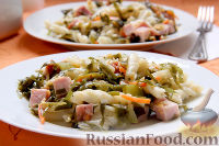 Фото к рецепту: Теплый салат с морской капустой и макаронами