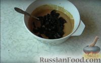 Фото приготовления рецепта: Постный пирог с кофе и черносливом - шаг №4
