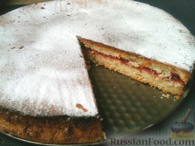 Бисквитный торт с вареньем и желе