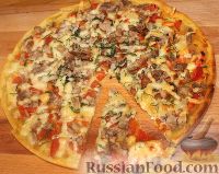 Фото к рецепту: Пицца "Воскресная" из отварной свинины и помидоров