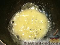 Фото приготовления рецепта: Соус бешамель с грибами (болгарская кухня) - шаг №4
