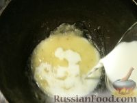 Фото приготовления рецепта: Соус бешамель с грибами (болгарская кухня) - шаг №5