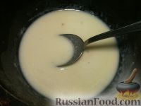 Фото приготовления рецепта: Соус бешамель с грибами (болгарская кухня) - шаг №8