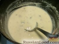 Фото приготовления рецепта: Соус бешамель с грибами (болгарская кухня) - шаг №10
