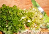 Фото приготовления рецепта: Салат с омлетом, грибами и фасолью - шаг №3