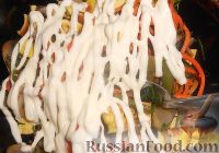 Фото приготовления рецепта: Салат с омлетом, грибами и фасолью - шаг №16